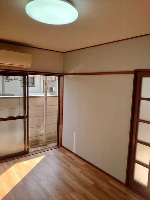 1LDK Apartment for Rent in Katsushika, Tokyo - 60,000 Yen - Thumbnail 4