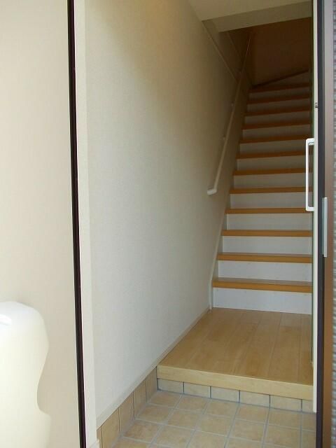 Modern 2LDK Apartment in Quiet Nagano City Neighborhood - Thumbnail 3