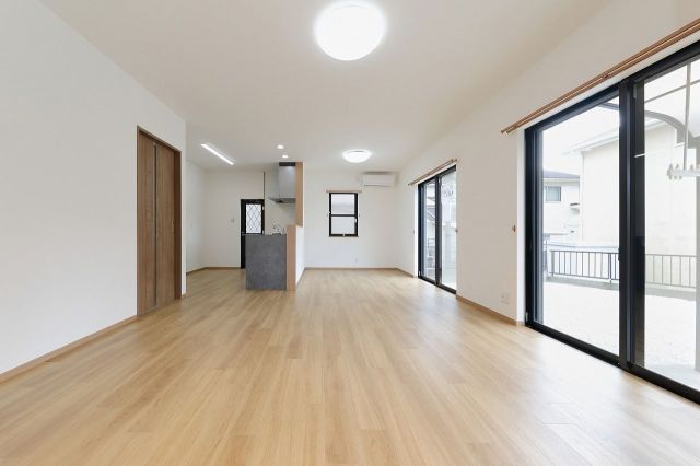Detached House for Sale in Kitakyushu, Fukuoka - 3LDK with Garden - Thumbnail 2