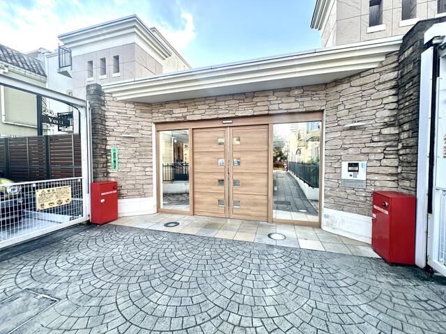 3LDK Townhouse for Sale in Quiet Mitaka, Tokyo - Thumbnail 3