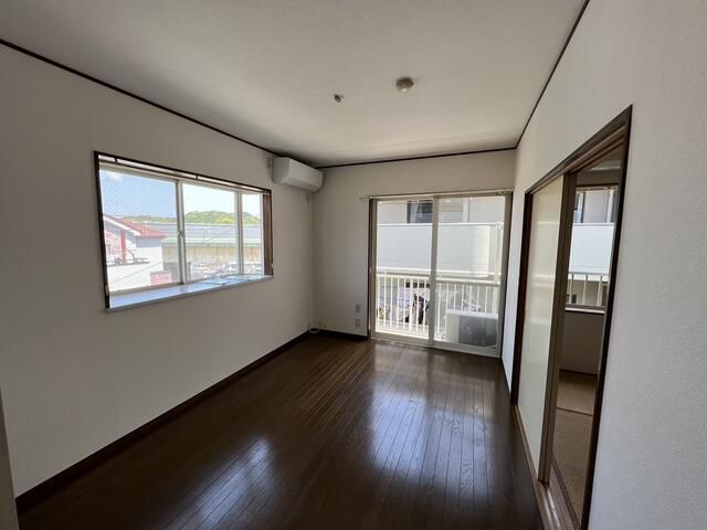 2DK Apartment for Rent in Yokosuka, Kanagawa - Thumbnail 3
