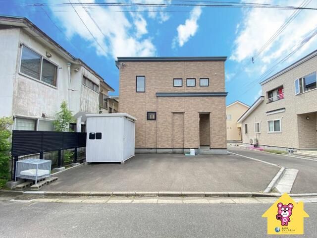 Spacious 5LDK Corner Lot Home in Hakodate, Hokkaido - Thumbnail 3
