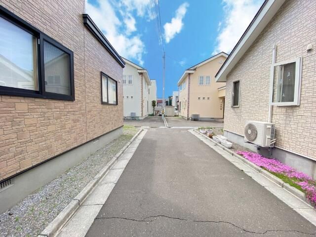 Spacious 5LDK Corner Lot Home in Hakodate, Hokkaido - Thumbnail 4