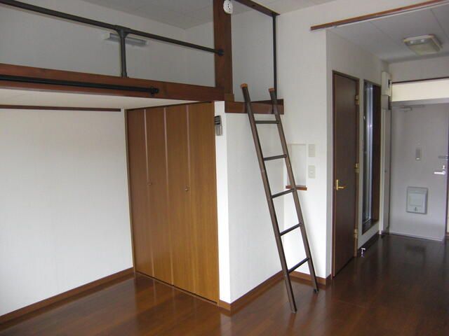 Student 1K Apartment with Loft & Free Wi-Fi in Yonezawa - Thumbnail 3