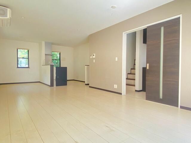 4LDK House for Sale in Tachikawa, Tokyo | 2015 Build, 118.67 sqm Land - Thumbnail 3