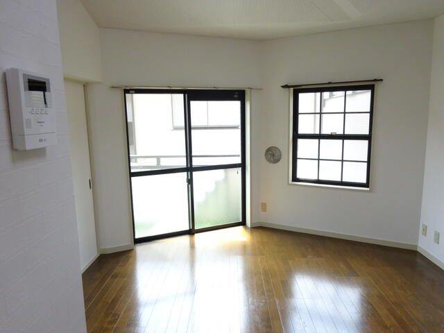 Villa Oizumi 2LDK Apartment for Rent in Nerima, Tokyo - Thumbnail 2