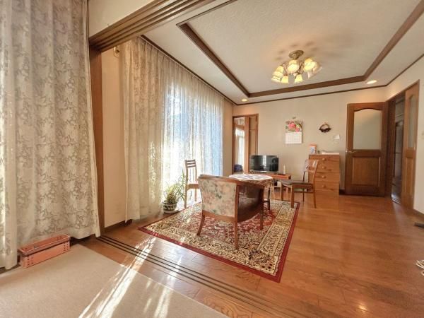 5SLDK Detached House for Sale in Hino, Tokyo with 230 sqm Land - Thumbnail 3