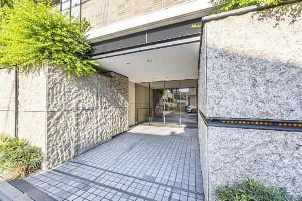 Park Homes Jiyugaoka 2LDK Apartment for Sale in Meguro, Tokyo - Thumbnail 4