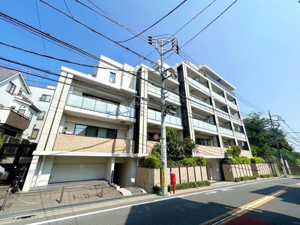 Park Homes Jiyugaoka 2LDK Apartment for Sale in Meguro, Tokyo - Thumbnail 2