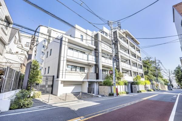 Park Homes Jiyugaoka 2LDK Apartment for Sale in Meguro, Tokyo - Thumbnail 3