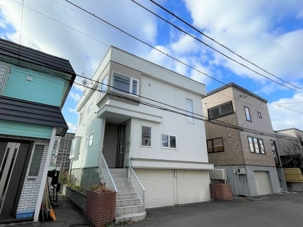 3LDK+Study House for Sale in Sapporo's Miyanomori - Thumbnail 2