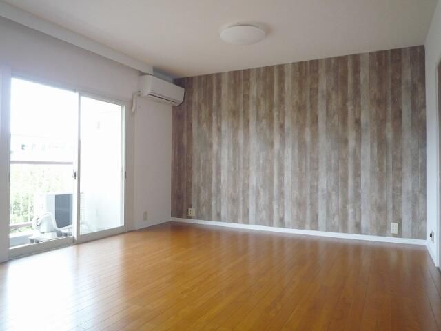 Renovated 2LDK Apartment for Rent in Kawasaki, Kanagawa - Thumbnail 2