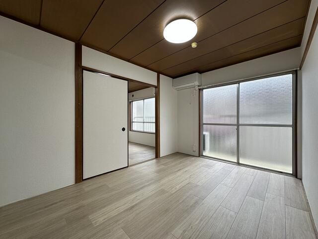 2K Apartment in Ayase, Adachi-ku, Tokyo - 37.50 sqm - Thumbnail 3