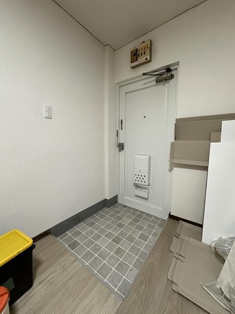 2K Apartment in Ayase, Adachi-ku, Tokyo - 37.50 sqm - Thumbnail 2