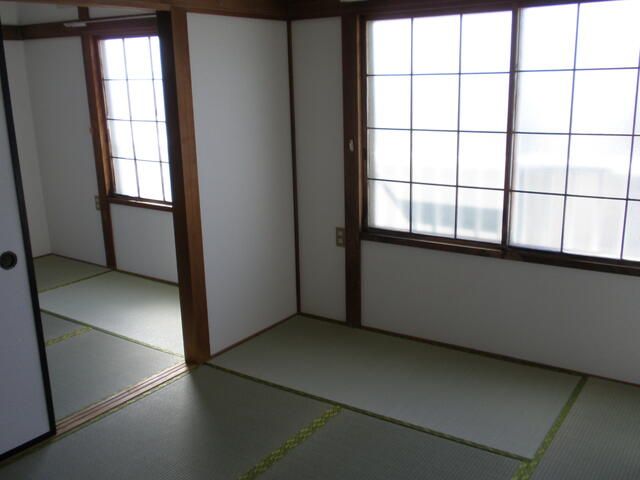 2LDK Apartment for Rent in Sapporo Kita-ku with Free Parking - Thumbnail 4
