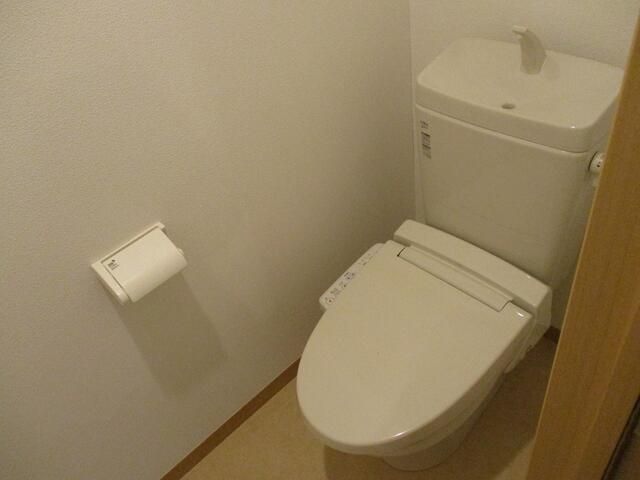 1R Apartment in Kamiogi, Suginami, Tokyo | 24.42m² - Thumbnail 2