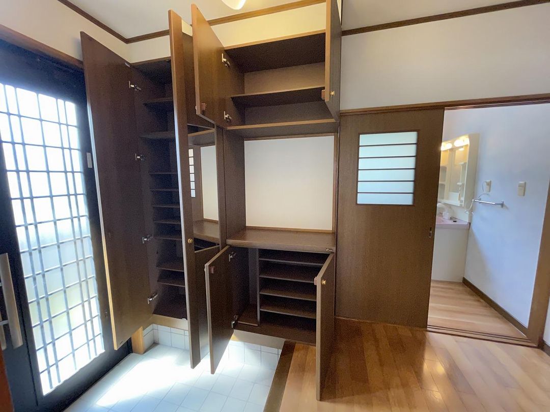 4LDK House for Sale in Quiet Niihama, Ehime with Free Parking - Thumbnail 2