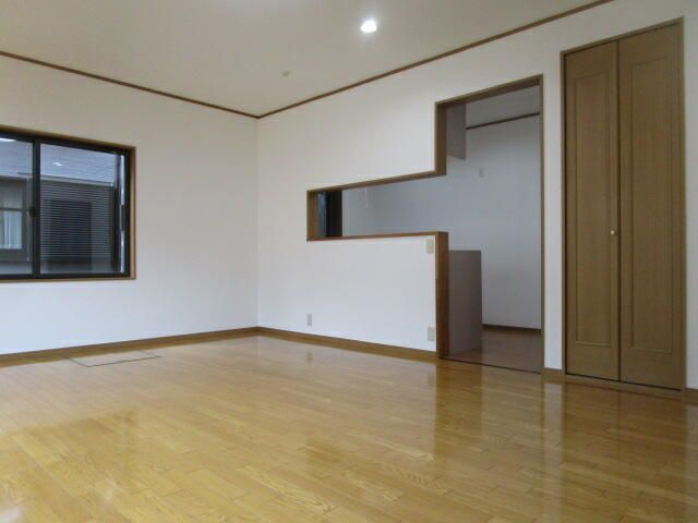 4SLDK Detached House for Rent in Kunitachi, Tokyo - Thumbnail 3