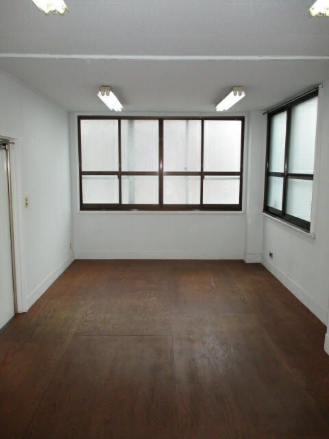 Office for Rent in Nishi-Ikebukuro, Toshima-ku, Tokyo 24.79m² - Thumbnail 2