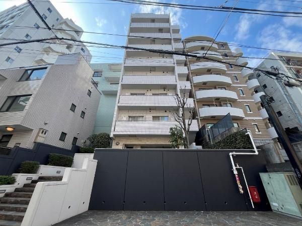 Stage First Yoyogi Park 1K Apartment for Sale in Shibuya, Tokyo - Thumbnail 3