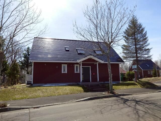 5LDK Swedish-Style House on Large Corner Lot in Tōbetsu - Image 9