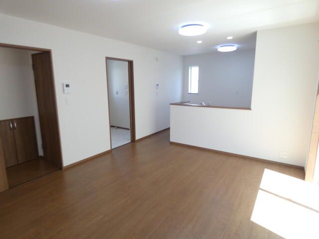 New 2025 4SLDK House in Maebashi, Gunma with Parking - Thumbnail 3