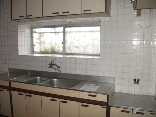 5DK House for Sale in Suzuka, Mie with Garden and Free Parking - Thumbnail 2