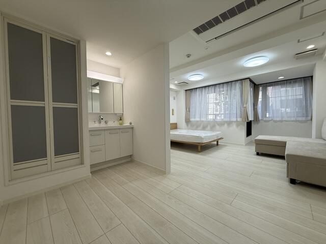 Vacant 8-Story Commercial Building for Investment in Chiyoda, Tokyo - Thumbnail 4