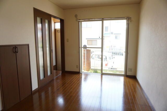 2LDK Terrace House for Rent in Fujisawa, Kanagawa - Thumbnail 2