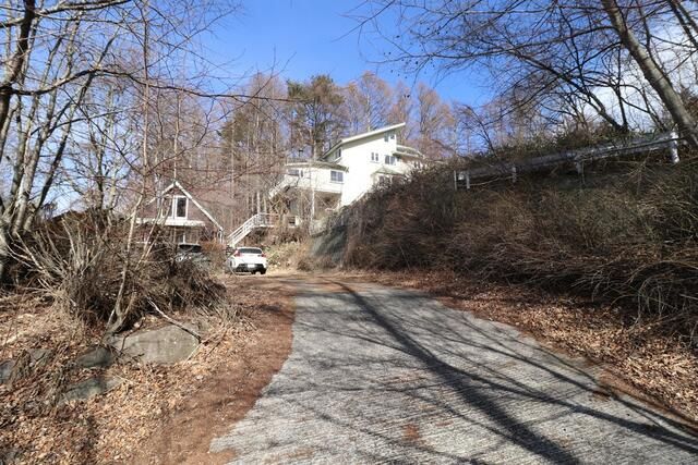 Mountain Retreat in Kiyosato, Hokuto City - 1,638 sqm Land - Thumbnail 3