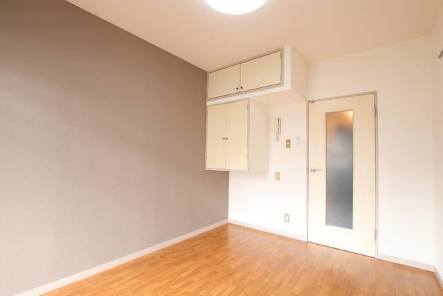 1K Apartment for Rent in Fuchu, Tokyo - 14.65 sqm - Thumbnail 2