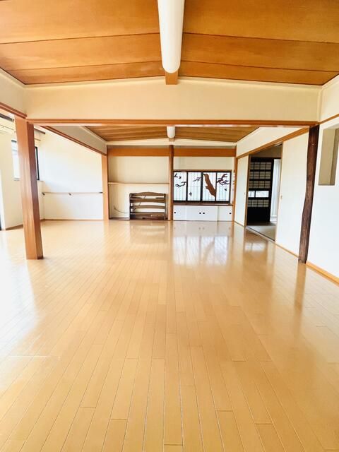 6LDK Detached House for Rent in Chuo City, Yamanashi - Thumbnail 2