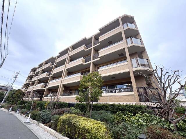 2LDK Apartment in Meguro, Tokyo - 59.68m² - Thumbnail 2