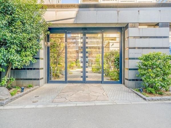 2LDK Apartment in Fuchu, Tokyo - ¥73.8M - Thumbnail 3