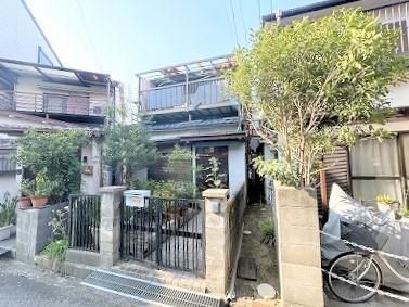 1970 5DK Detached House for Sale in Takatsuki, Osaka - Image 1