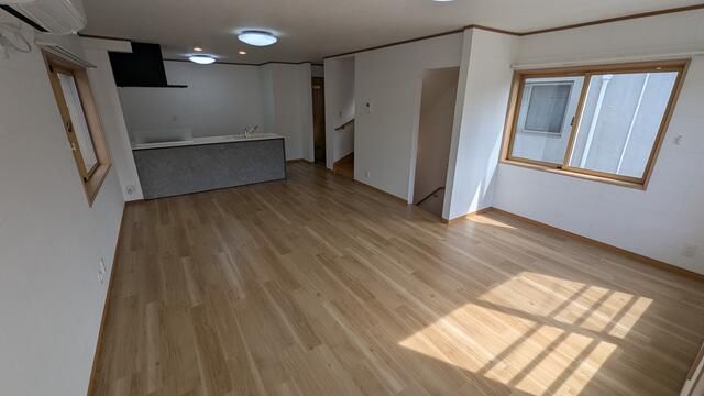 4LDK Concrete House in Sendai with 2 Car Parking - Thumbnail 4