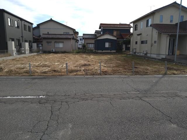 Land for Sale in Komatsu, Ishikawa - 489.5 sqm Residential Plot - Thumbnail 2