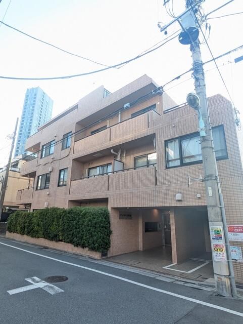 2LDK Apartment with Roof Balcony for Rent in Toshima, Tokyo - Thumbnail 3