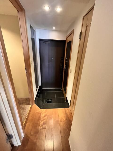 3LDK Apartment for Sale in Tokyo Residence, Chiyoda - Image 1