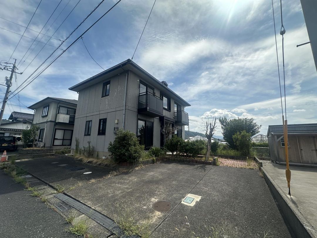 5LDK House for Sale in Iwami, Tottori with Free Parking - Thumbnail 2