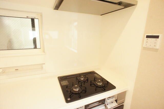 Modern 2LDK House for Rent in Tomigaya, Shibuya, Tokyo - Thumbnail 4