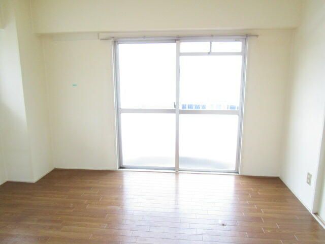 Grand Cowa 2DK Apartment for Rent near Minami-Gyotoku Station - Thumbnail 4