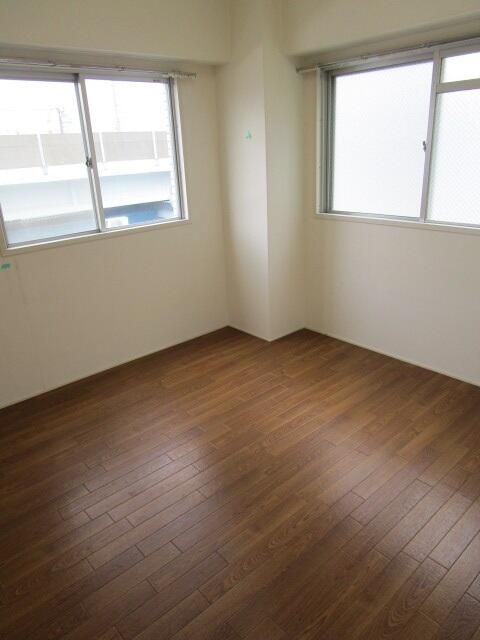 Grand Cowa 2DK Apartment for Rent near Minami-Gyotoku Station - Thumbnail 3