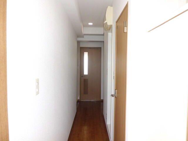 1K Apartment for Rent in Urayasu, Chiba - 27.42 sqm - Thumbnail 4