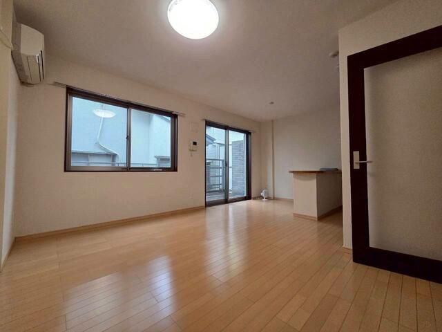 Modern 2SLDK Terrace House for Rent in Shinjuku, Tokyo - Thumbnail 4