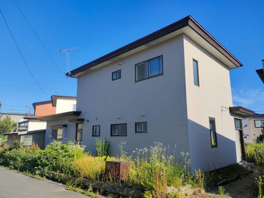 5LDK House for Sale in Hakodate, Hokkaido with Large Garden - Image 9