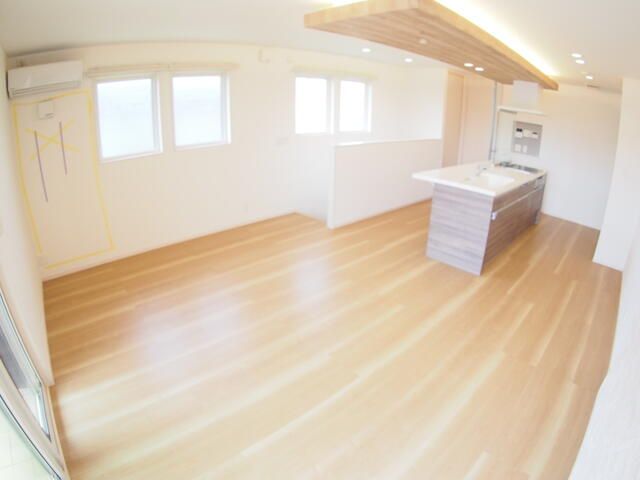 2SLDK House for Sale in Saitama City Near Shichiri Station - Thumbnail 3