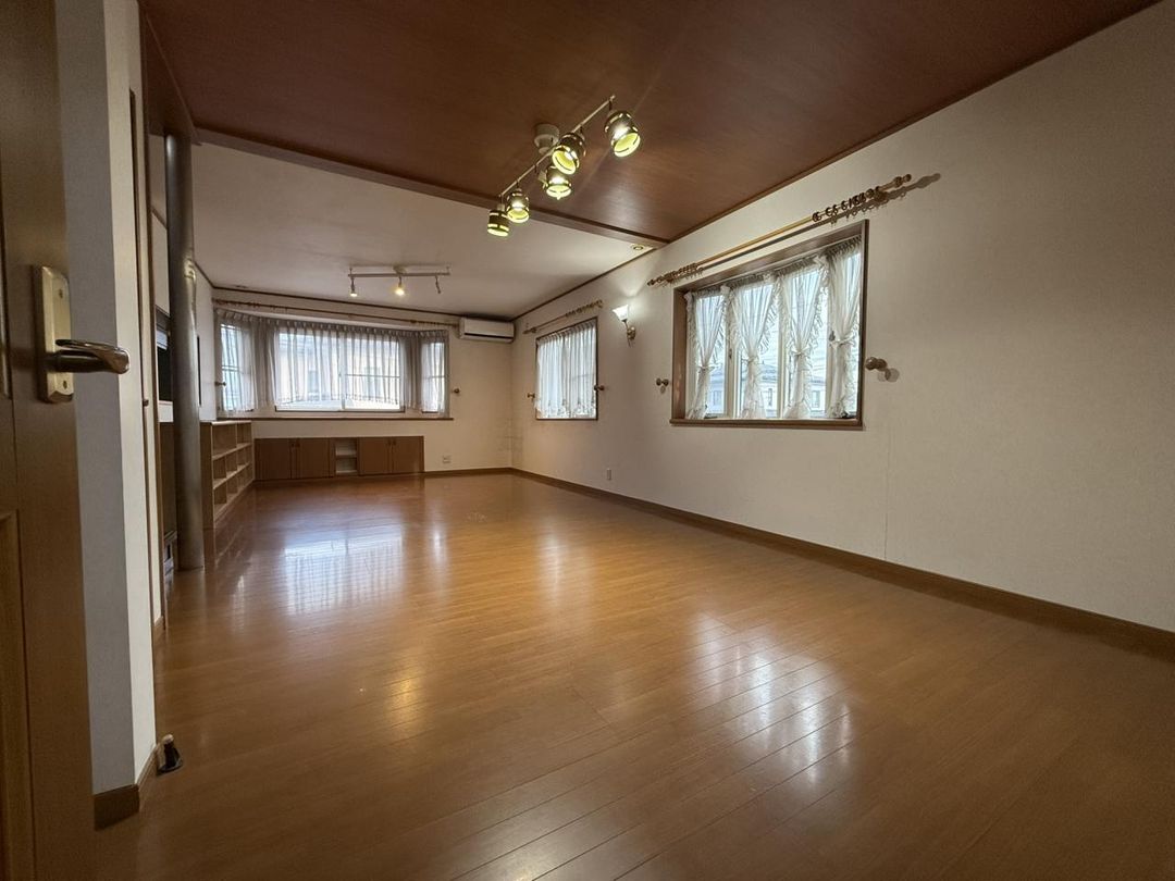 3-story house in Nagaoka with parking and balcony - Thumbnail 4