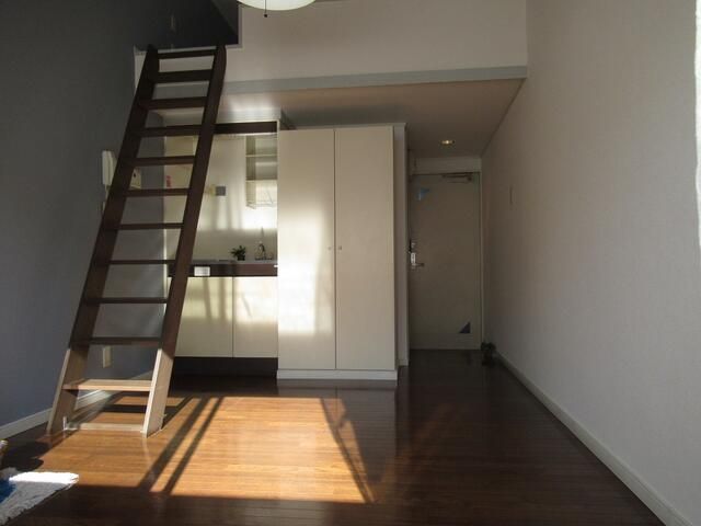 Strauss House 1R Apartment for Rent in Mitaka, Tokyo - Thumbnail 3