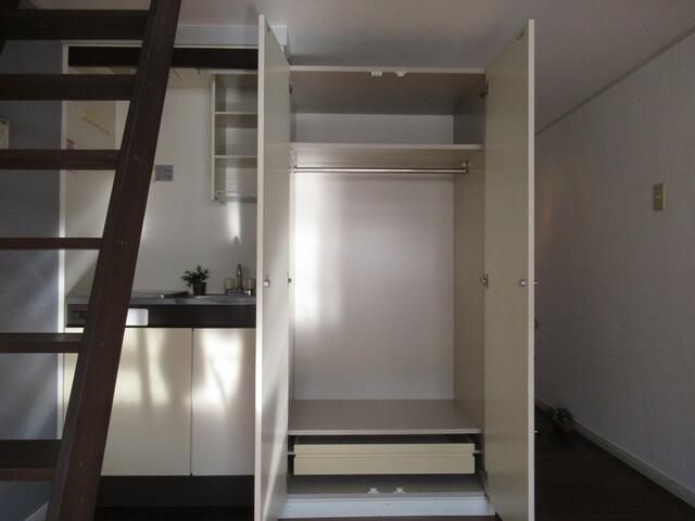 Strauss House 1R Apartment for Rent in Mitaka, Tokyo - Thumbnail 4